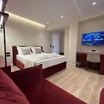 Mina Luxury * 地拉那