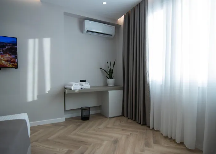 Mina Luxury * Tirana