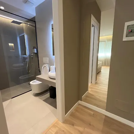 Mina Luxury * Тирана